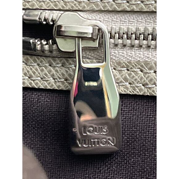 Louis Vuitton Taiga Roman MM Ardoise Gray Messenger Crossbody Bag 2009 - Picture 6 of 16